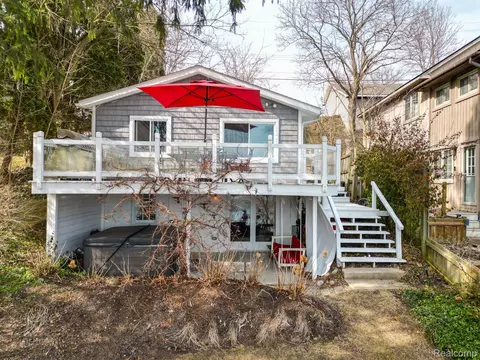 775 Central Dr, Lake Orion, MI 48362