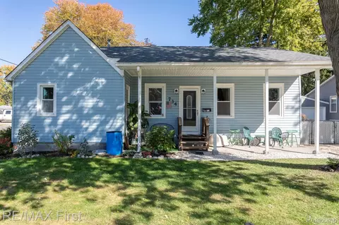 734 Summer St, Algonac, MI 48001