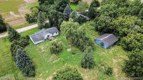 2316 N Cedar Rd, Handy, MI 48836