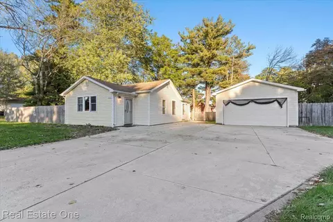 16365 Farnum St, Romulus, MI 48174