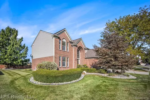 54775 Isle Royale Ave, Macomb, MI 48042