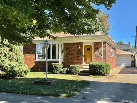 2855 Parkwood St, Trenton, MI 48183