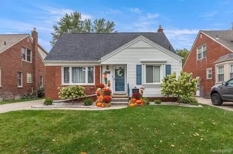615 Kingsbury Ave, Dearborn, MI 48128