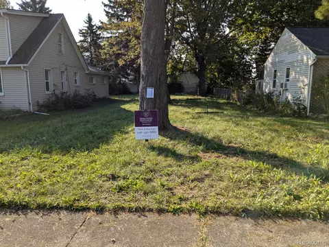 8444 Stout Ave, Warren, MI 48093