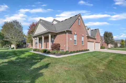 49849 Rifle River Dr #118, Macomb, MI 48042