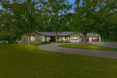 33770 Quaker Valley Rd, Farmington Hills, MI 48331