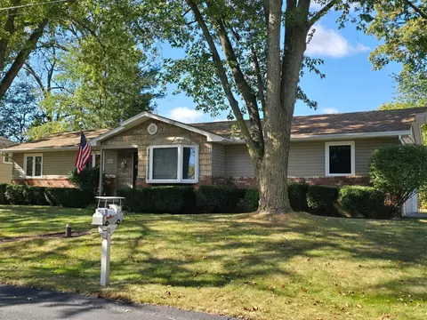5375 Barkley St, Commerce, MI 48382