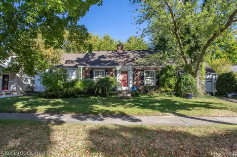 10494 Lasalle Blvd, Huntington Woods, MI 48070