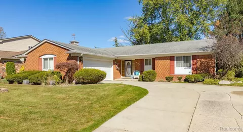 18458 Middlesex Ave, Lathrup Village, MI 48076