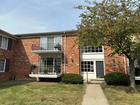470 Fox Hills Dr N #8, Bloomfield, MI 48304