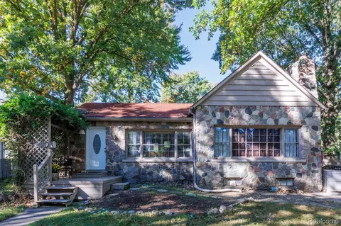 18507 Dalby, Redford, MI 48240