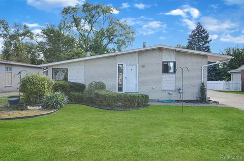 8678 Lozen Dr, Sterling Heights, MI 48313