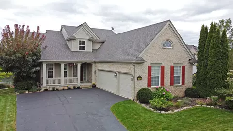 943 Eden Lake Crt Ct, Oxford, MI 48371