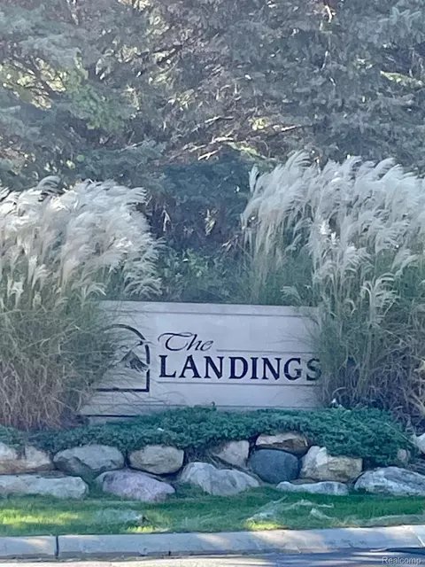 13167 Harbor Landings Dr, Fenton, MI 48430