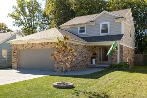 28395 Shock St, Saint Clair Shores, MI 48081