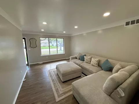 39626 Kirkland Dr, Canton, MI 48188