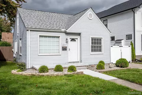 2217 Barrett Ave, Royal Oak, MI 48067