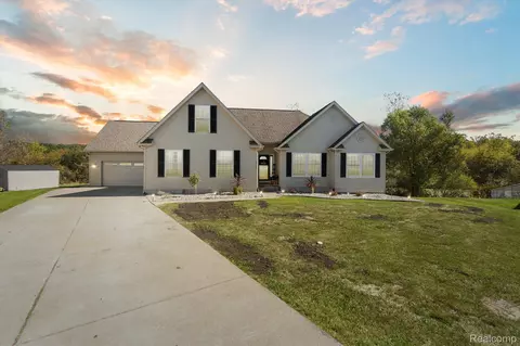 6220 Wilderness, Grand Blanc, MI 48439