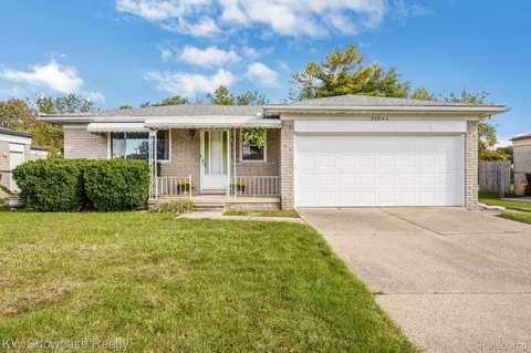 32840 Haggerty Dr, Roseville, MI 48066