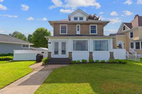489 N Main St, Marine City, MI 48039