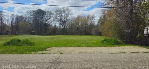 8440 Rondale Dr, Grand Blanc, MI 48439