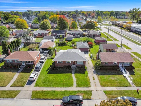 33355 Marquette St, Garden City, MI 48135