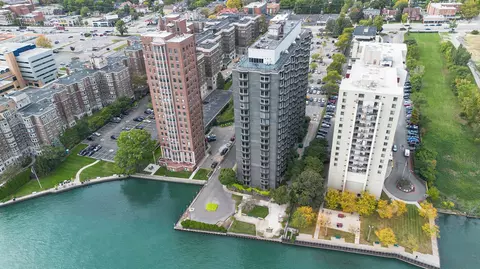 8200 E Jefferson Ave #1211, Detroit, MI 48214