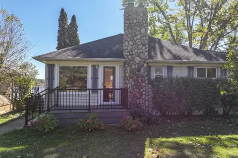 547 Bluewater Dr, Rose, MI 48442