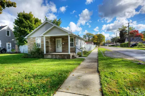 7008 Gilman St, Garden City, MI 48135