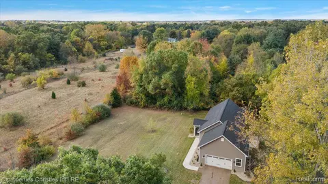 3147 Kenicott Dr, Commerce, MI 48390