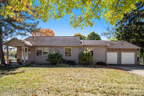 521 Madison St, Howell, MI 48843