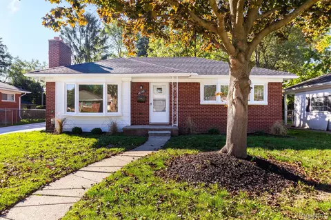 16756 Collinson Ave, Eastpointe, MI 48021