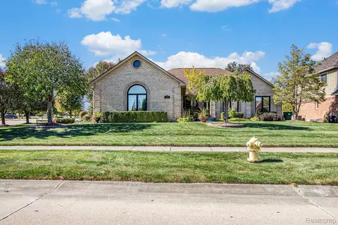 54117 Verona Park Dr, Macomb, MI 48042