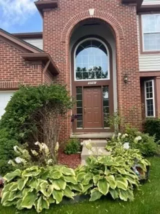 9791 Ravenshire Dr, Superior, MI 48198
