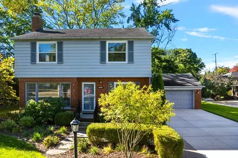 18569 Riverside Dr, Beverly Hills, MI 48025