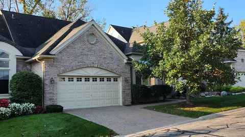 48673 Beaver Creek Dr, Plymouth, MI 48170