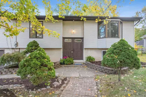 1639 Mercedes St, West Bloomfield, MI 48324