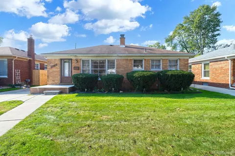 22434 Trombly St, Saint Clair Shores, MI 48080