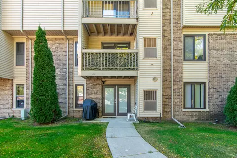 30445 W 14 Mile Rd #52, Farmington Hills, MI 48334