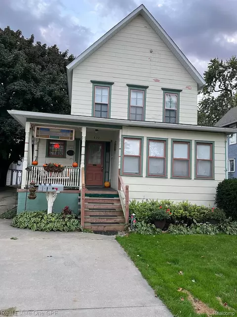 832 Court St, Port Huron, MI 48060