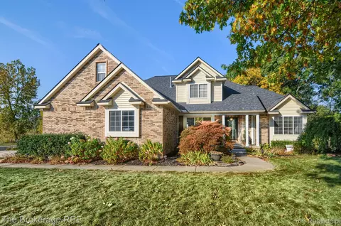 4320 Stepping Stone Ln, Fenton, MI 48430
