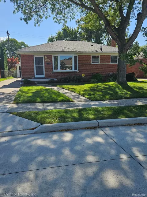 22026 Visnaw St, Saint Clair Shores, MI 48081