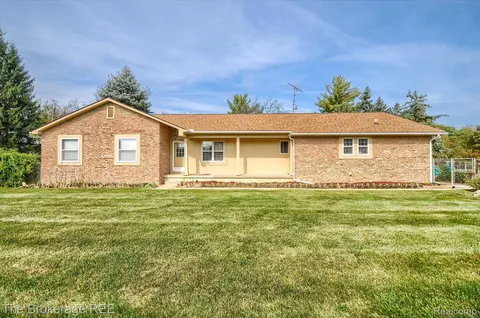 8346 Grand Blanc Rd, Swartz Creek, MI 48473