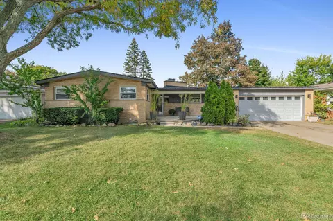 33038 Grennada St, Livonia, MI 48154