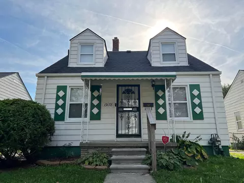 19178 Elkhart St, Harper Woods, MI 48225