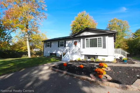 2640 W Clarkston Rd, Orion, MI 48362