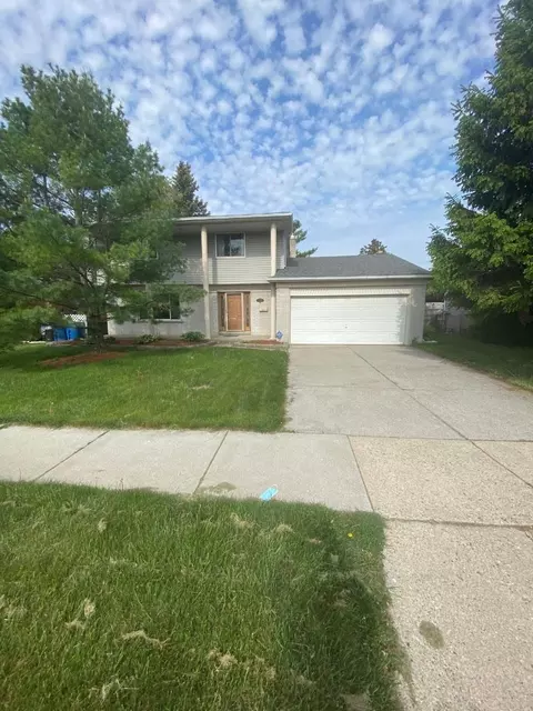 27895 Sutherland Dr, Warren, MI 48088