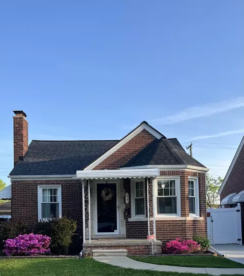 1741 Chestnut St, Wyandotte, MI 48192