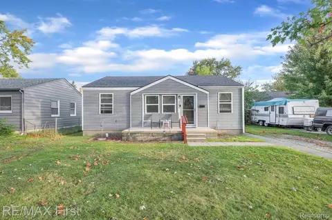 23825 Buckingham St, Clinton Township, MI 48036