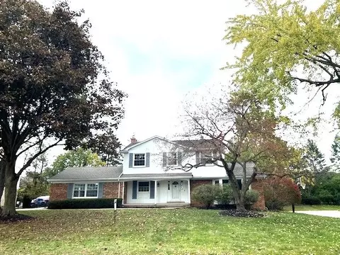 5717 Plum Crest Dr, West Bloomfield, MI 48322